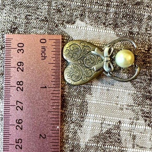 Vintage Angel Brooch With Faux Pearl Intricate Heart Design Antique Brass Finish - Picture 4 of 9
